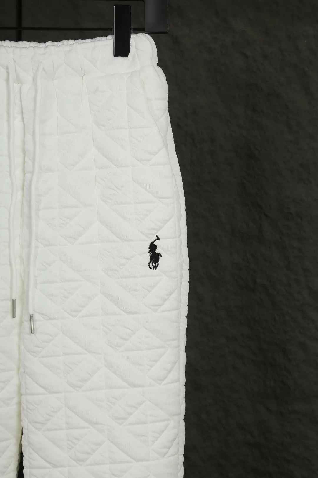 P240 Actual photo [Popular item] Style number: 24384# Color: off-white/hemp gray Size: S to Adjustable elasticated trouser cords at the ankles ✅ - RL Ralph Lauren's hottest style this year. Easy to wear down cotton pants with eyes closed. Classic war horse embroidery LOGO. The texture is full and high-end. A version that you will fall in love with at first sight. Can control any leg shape. Two strings of trouser legs have drawstrings. Can be wide-legged or corseted. Soft and fluffy, level 10 wind-resistant, life-saving pants.